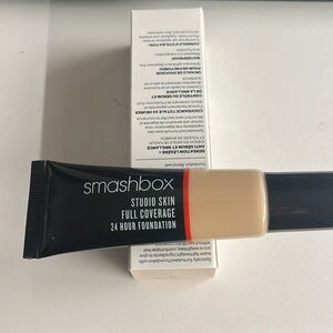 New Smashbox Studio Skin Full Coverage  1.1  Fair Light w/ Neutral Undertone